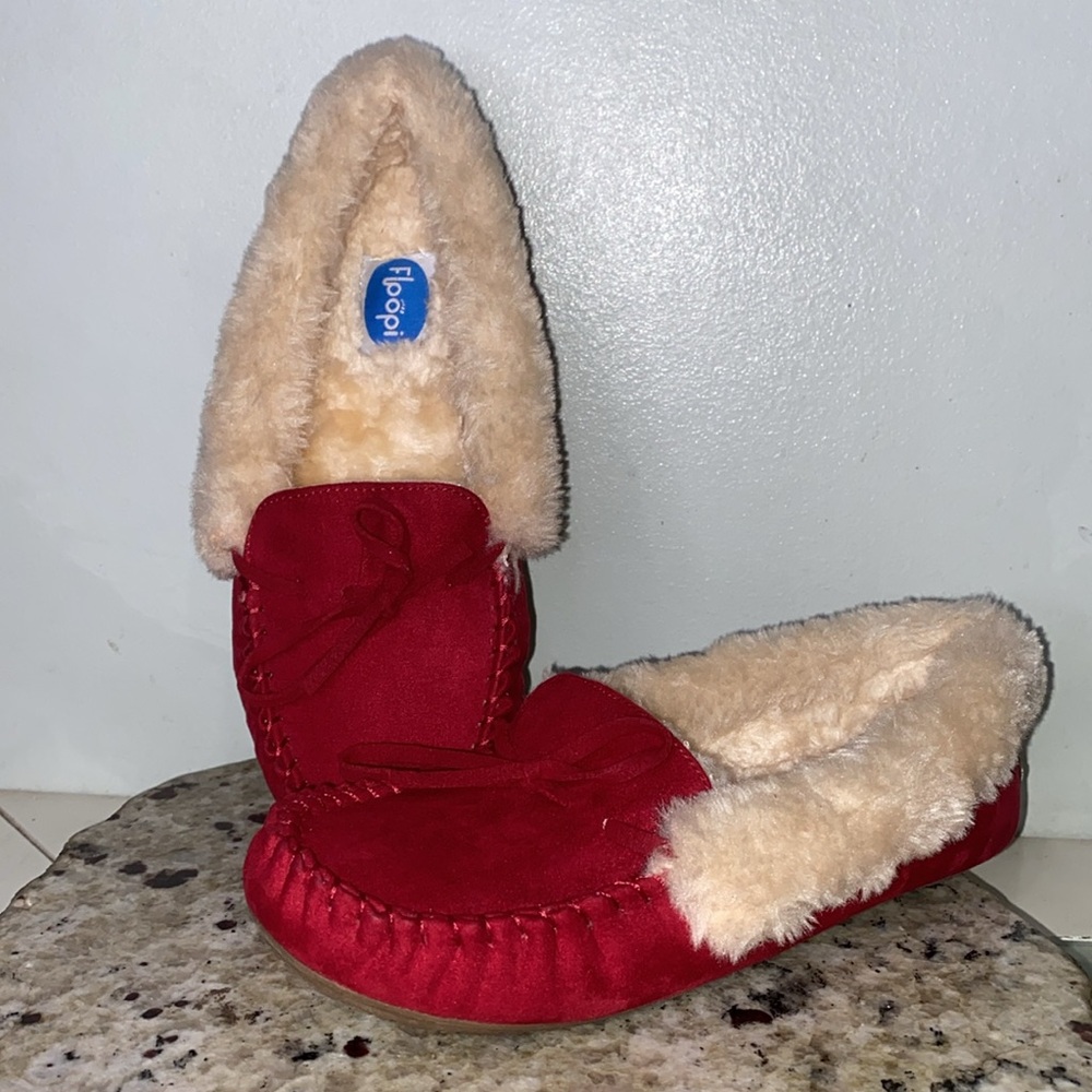 Floopi Women's Melani Moccasin Faux Red Suede Slippers Size 7